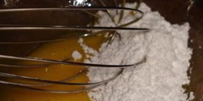 Рецепт шарлотки с шоколадно-малиновым муссом и воздушным ванильным кремом