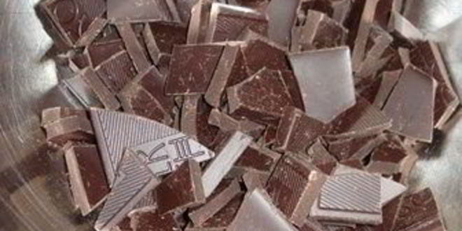 Рецепт шарлотки с шоколадно-малиновым муссом и воздушным ванильным кремом