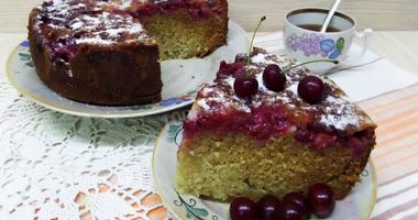 Рецепт Шарлотки с вишней и яблоками на простокваше