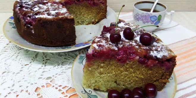 Рецепт Шарлотки с вишней и яблоками на простокваше