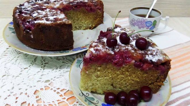 Рецепт шарлотки с вишней и яблоками на простокваше