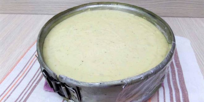 Рецепт шарлотки с вишней и яблоками на простокваше