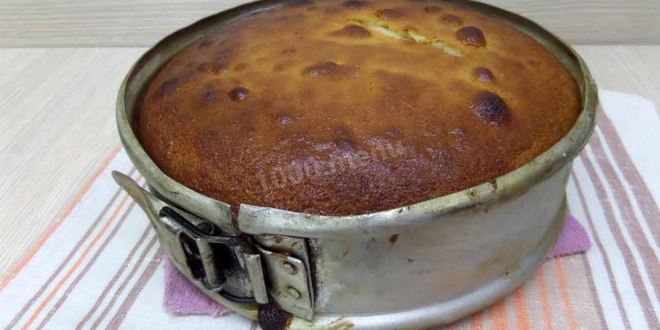 Рецепт шарлотки с вишней и яблоками на простокваше