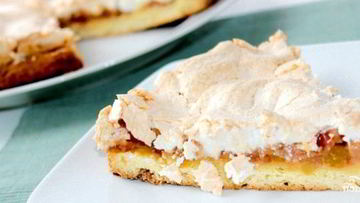 Рецепт Шарлотки с яблоками и безе