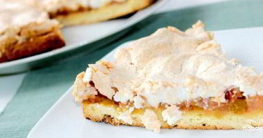 Рецепт Шарлотки с яблоками и безе