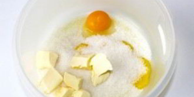 Рецепт шарлотки с яблоками и безе