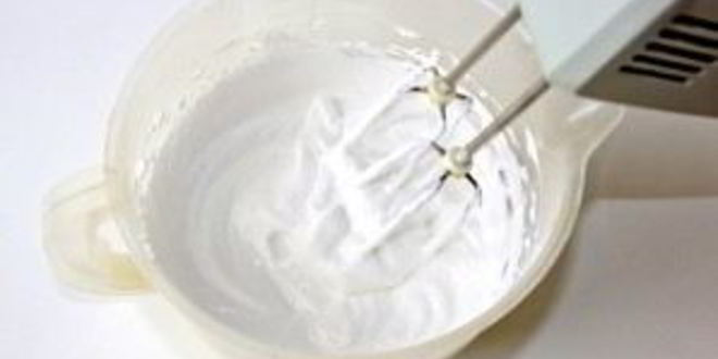 Рецепт шарлотки с яблоками и безе