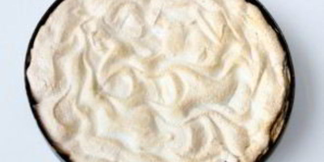 Рецепт шарлотки с яблоками и безе