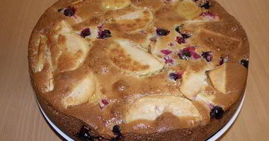 Рецепт Шарлотки с яблоками и смородиной