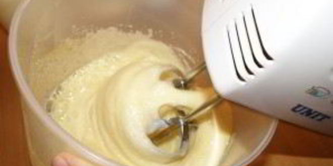 Рецепт шарлотки с яблоками и смородиной