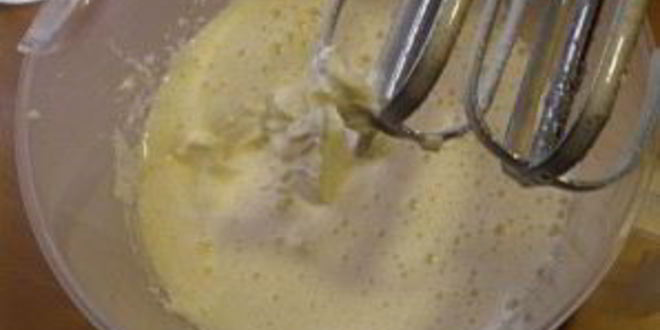 Рецепт шарлотки с яблоками и смородиной