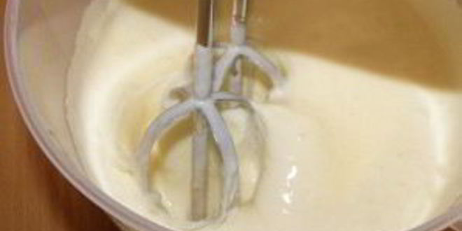 Рецепт шарлотки с яблоками и смородиной