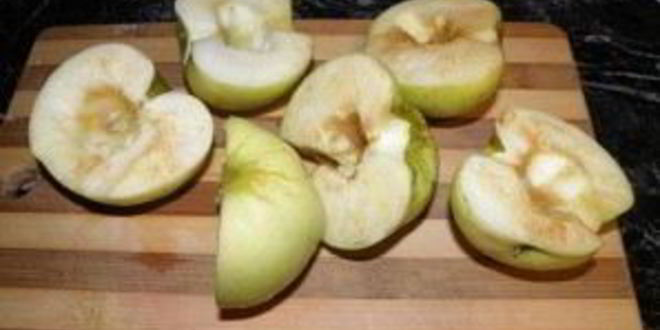 Рецепт шарлотки с яблоками и смородиной