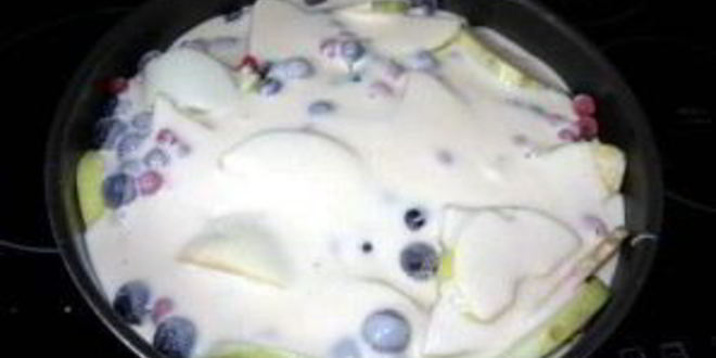 Рецепт шарлотки с яблоками и смородиной