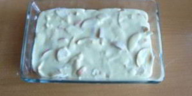 Рецепт шарлотки с яблоками на сметане