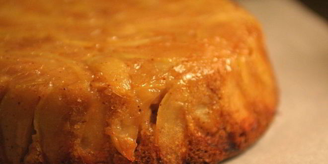 Рецепт Шарлотки с замороженными яблоками