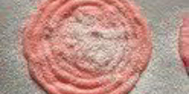 Рецепт шарлотки с запеченным ревенем, баварским фисташковым кремом и клубникой