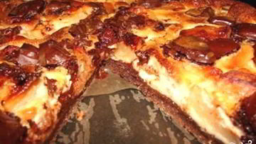 Рецепт Шарлотки шоколадной с яблоками