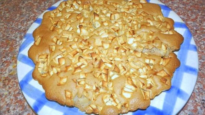 Рецепт шарлотки в микроволновке с яблоками