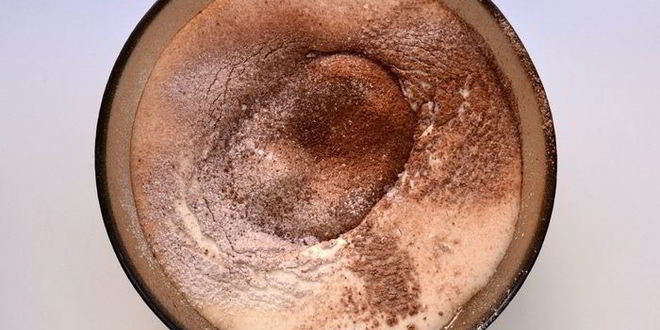 Рецепт шоколадной шарлотки с грушей и корицей