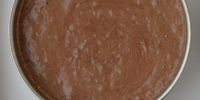 Рецепт шоколадной шарлотки с грушей и корицей