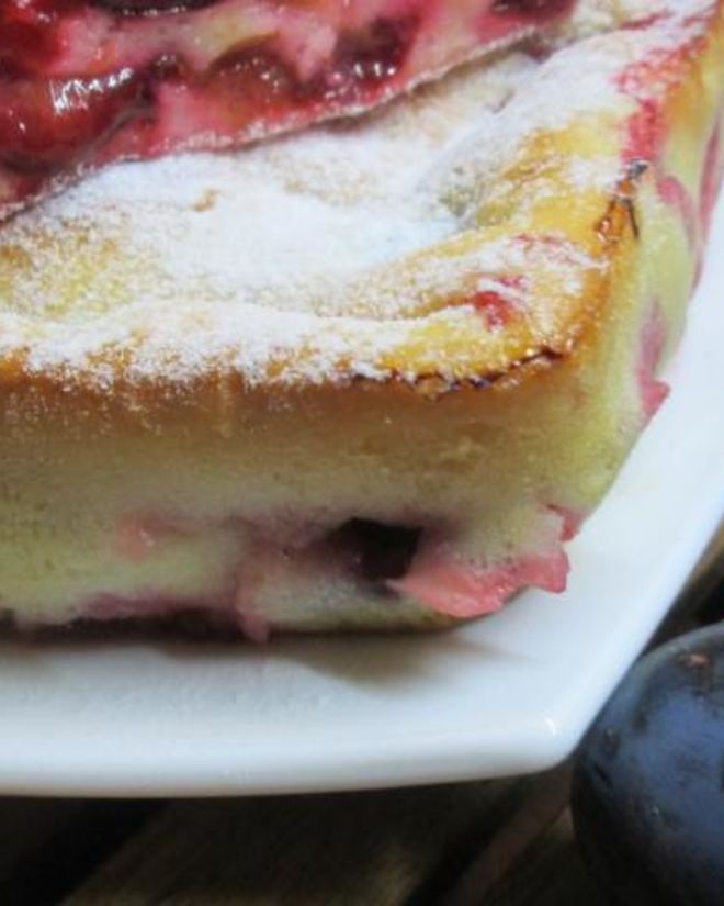 Рецепт сливовой шарлотки на сметане