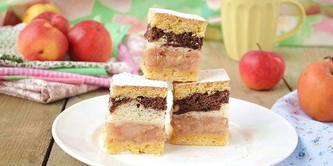 Рецепт Яблочной шарлотки под двухцветным бисквитом