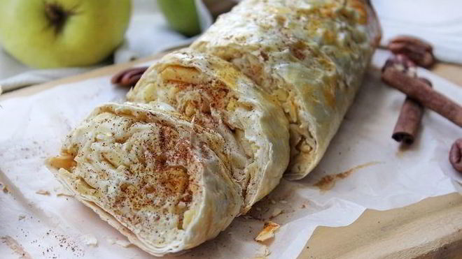 Рецепт ленивого полезного штруделя