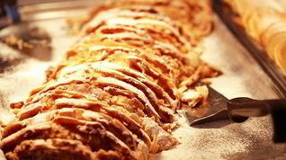 Рецепт Нежного абрикосового штруделя