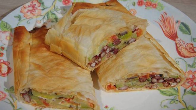 Рецепт овощного штруделя с фасолью и паприкой