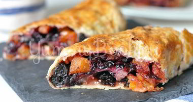 Рецепт Штруделя с фруктами и сухофруктами