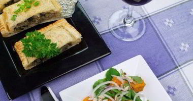 Рецепт Штруделя с грибами и козьим сыром