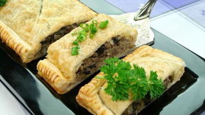 Рецепт штруделя с грибами и луком