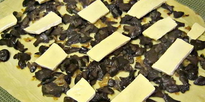 Рецепт штруделя с лесными грибами и сыром бри