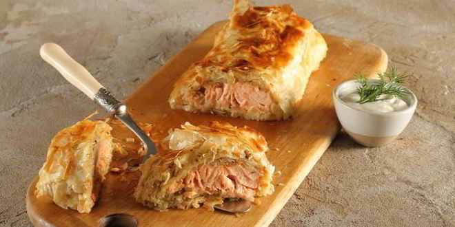 Рецепт Штруделя с лососем и тушеной капустой