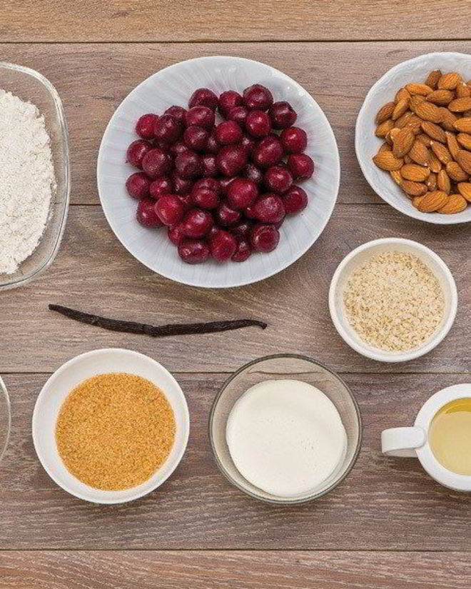 Рецепт штруделя с вишней, маскарпоне и миндалем