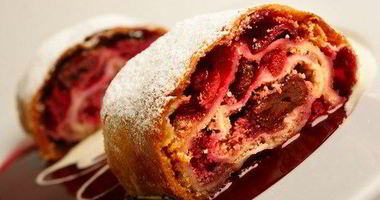 Рецепт Штруделя с вишнево-сливовой начинкой