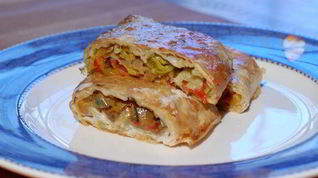 Рецепт Штруделя с запеченным красным перцем и луком-пореем