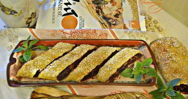 Рецепт Штруделя со свеклой, сыром и шпинатом