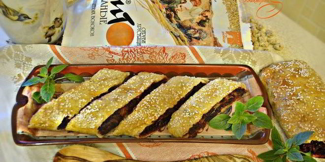 Рецепт Штруделя со свеклой, сыром и шпинатом