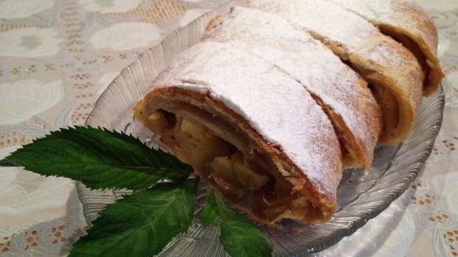 Рецепт слоеного штруделя с яблоками