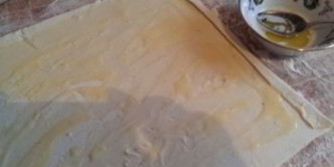 Рецепт вишневого штруделя из слоеного теста