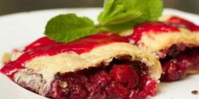 Рецепт вишневого штруделя из слоеного теста