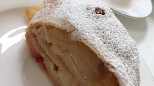 Рецепт Яблочно-сливового штрудель с ванильным соусом