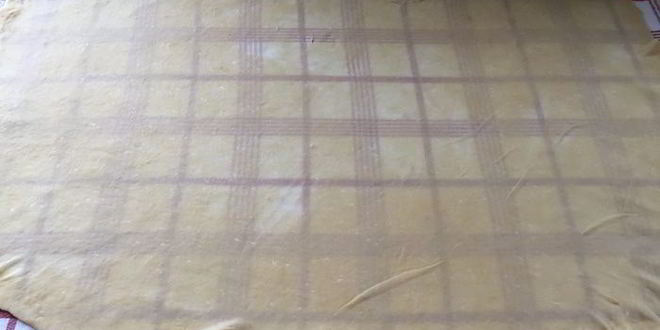 Рецепт яблочно-сливового штрудель с ванильным соусом