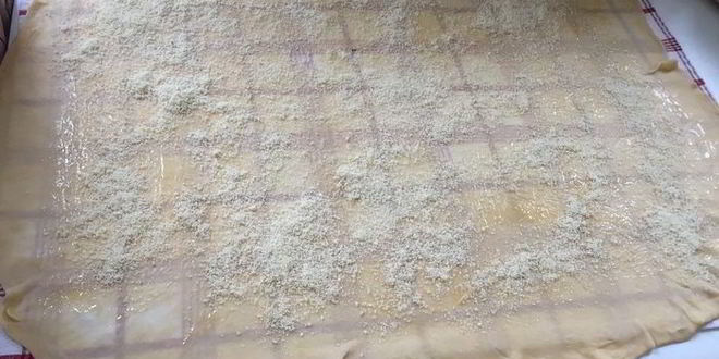 Рецепт яблочно-сливового штрудель с ванильным соусом