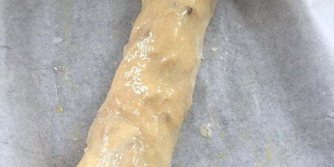 Рецепт яблочно-сливового штрудель с ванильным соусом