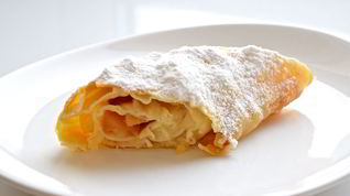 Рецепт Яблочного штруделя из слоеного дрожжевого теста