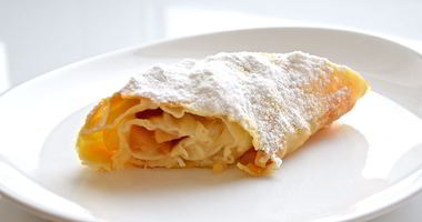 Рецепт Яблочного штруделя из слоеного дрожжевого теста