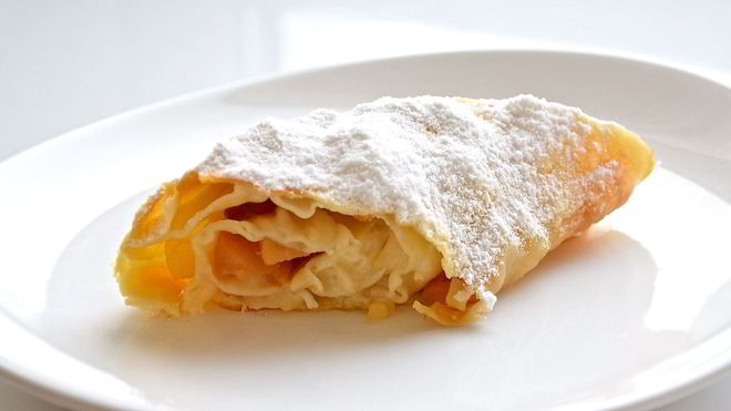 Рецепт яблочного штруделя из слоеного дрожжевого теста